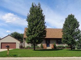 1302 Lakeland Dr, Rochelle, IL 61068