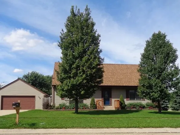 1302 Lakeland Dr, Rochelle, IL 61068
