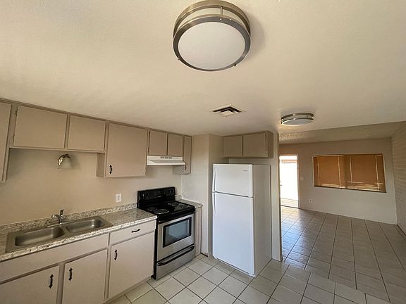 3rd image of 7518 W Glenn Dr