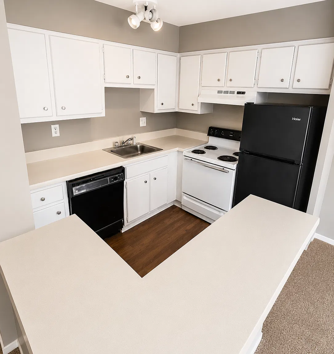 1 bed, 700 sqft, $649 — Photo 2