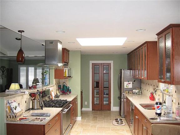 5th image of 1313 Trowbridge St