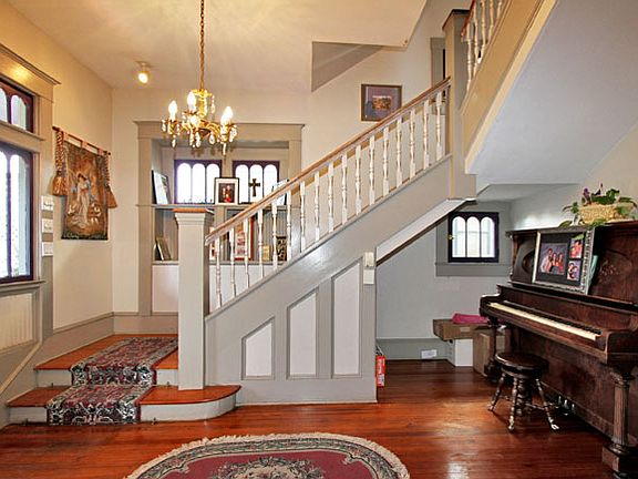2nd image of 117 E Mistletoe Ave