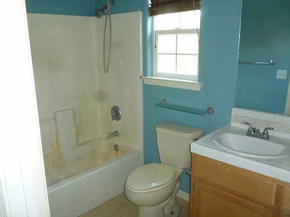 5th image of 831 Marlbank Pl