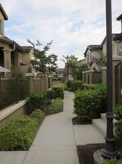 EXTERIOR WALKWAY