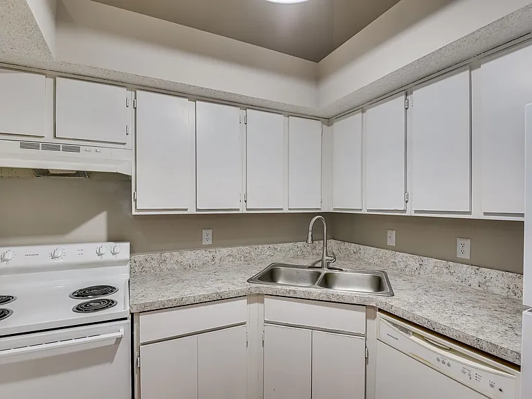 Champions Pines Apartments — Photo 115
