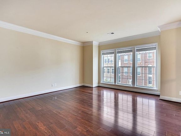 4th image of 20647 Sibbald Sq