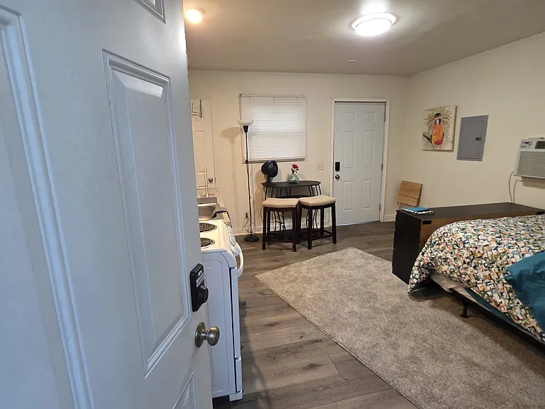 2886 Randall St #4 — Photo 14