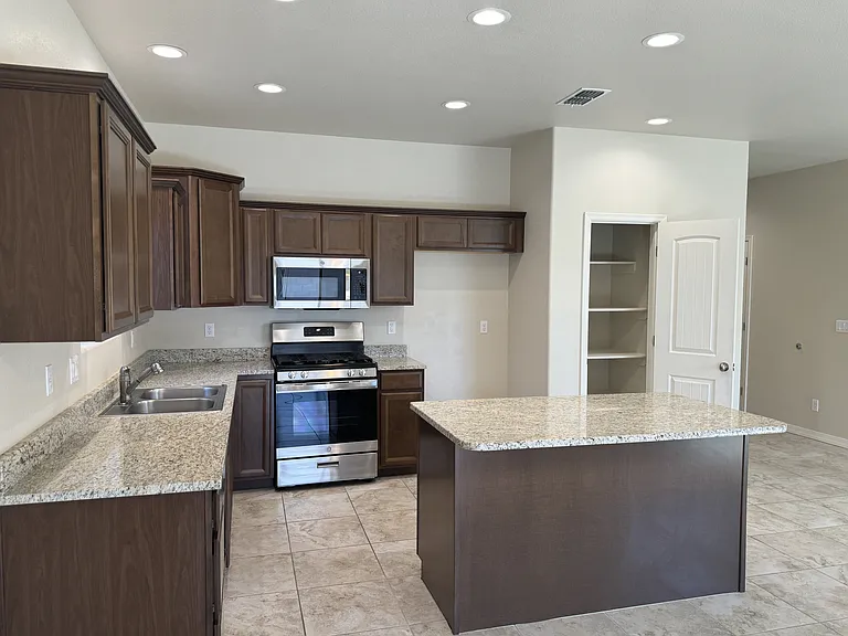 3614 Oak Cliffs Ave — Photo 2