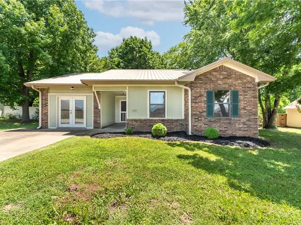 144 N Hunter St, Farmington, AR 72730