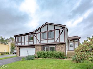 101 Jonquil Ct, Rolling Meadows, IL 60008