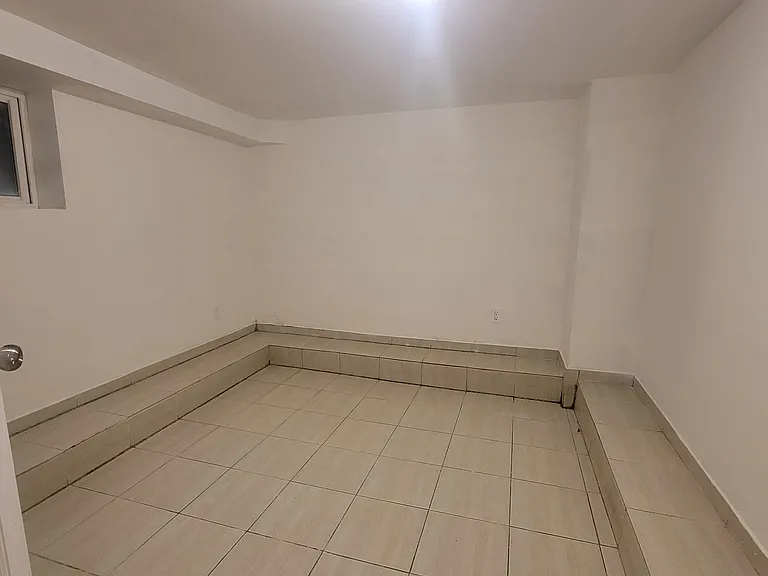 111 Oxford St #1 — Photo 11