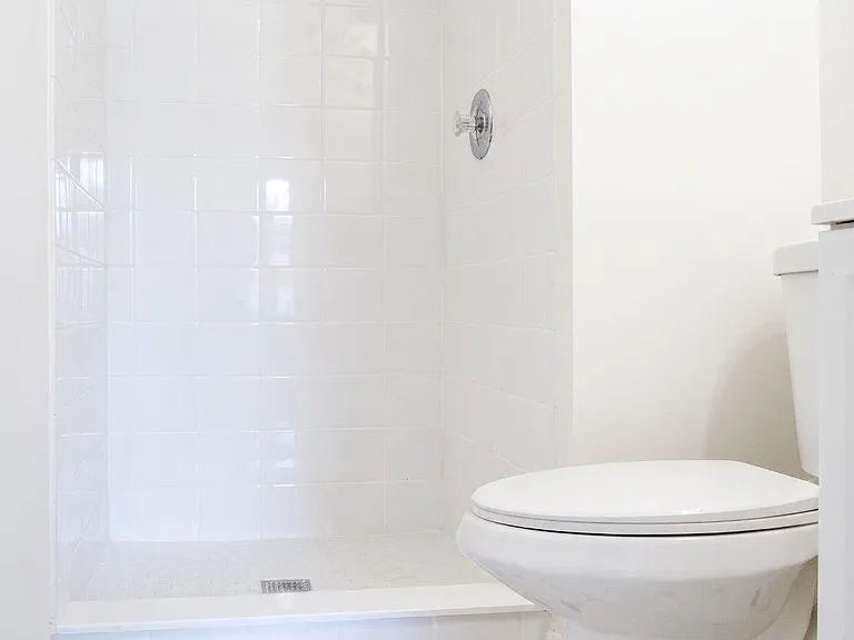 402 Forest Ct — Photo 3