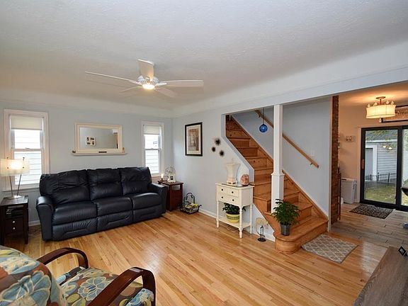 2nd image of 11303 Woodview Blvd