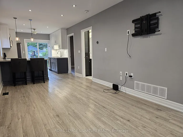 141 Phillip Ave #UPPER — Photo 11