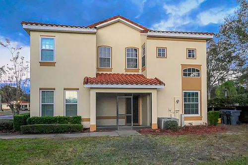 704 Monroe Cir #D Photo 1