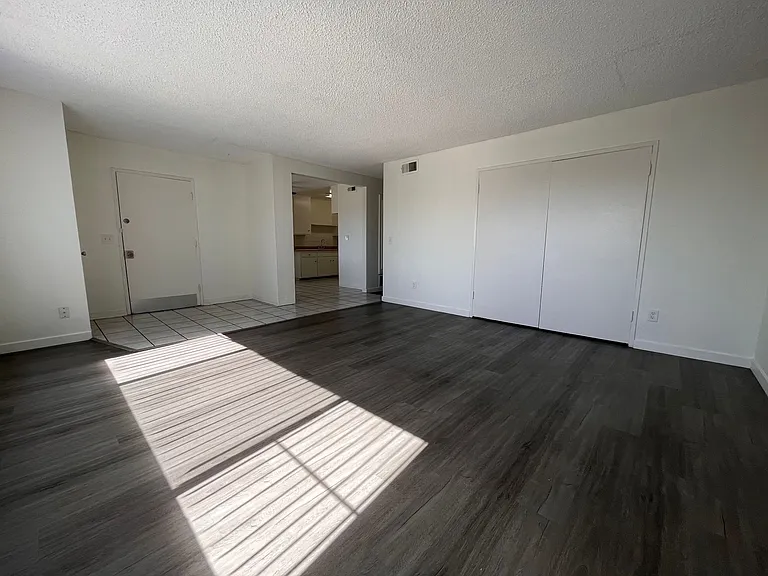 Cypress Apartments — Photo 2
