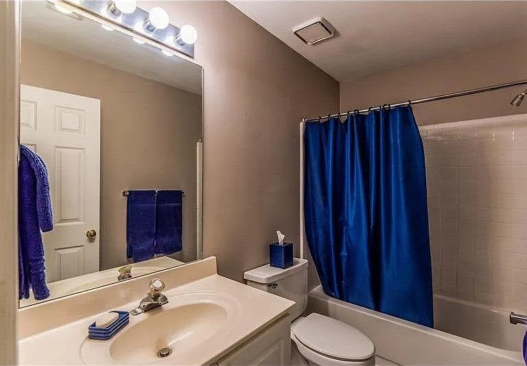 588 Parliament St — Photo 24