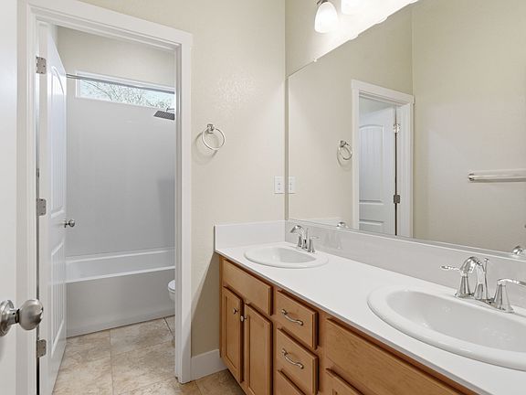 2nd image of 1923 Amesbury Ct