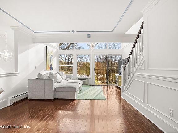 5th image of 1465 E Putnam Ave APT 119