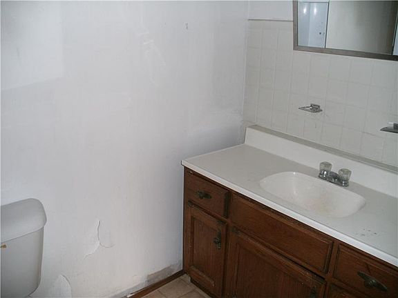 4th image of 2535 Brouse Ave