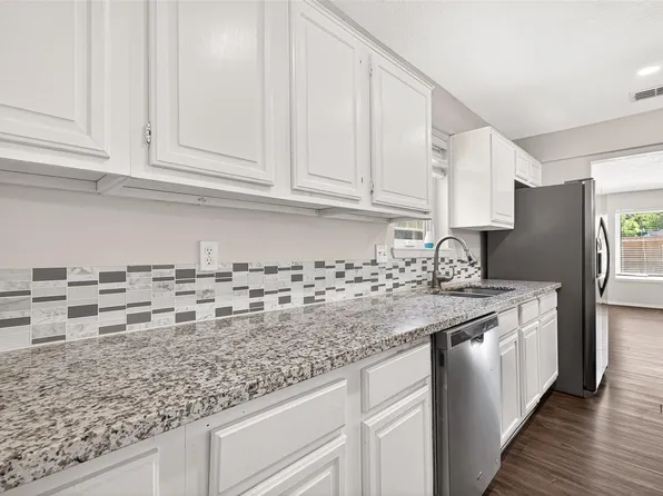 11202 Fleur Dr, Houston, TX 77065