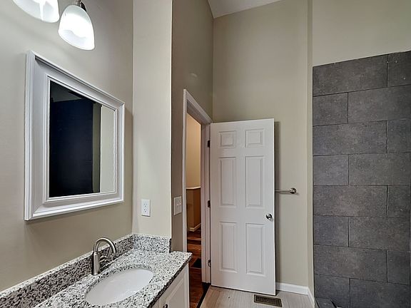 5th image of 1361 Summit St