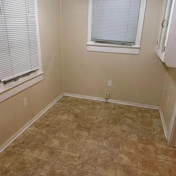 639 E Amelia St — Photo 9