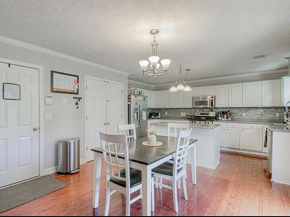2nd image of 7044 Timber Oak Dr