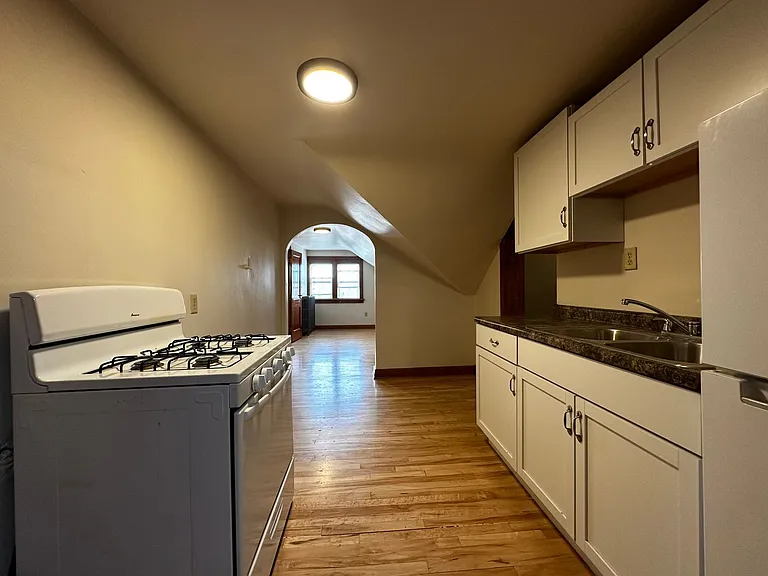 822 Pine St — Photo 10