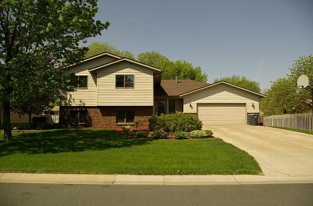 Welcome home to 8931 Zinna Ln N!