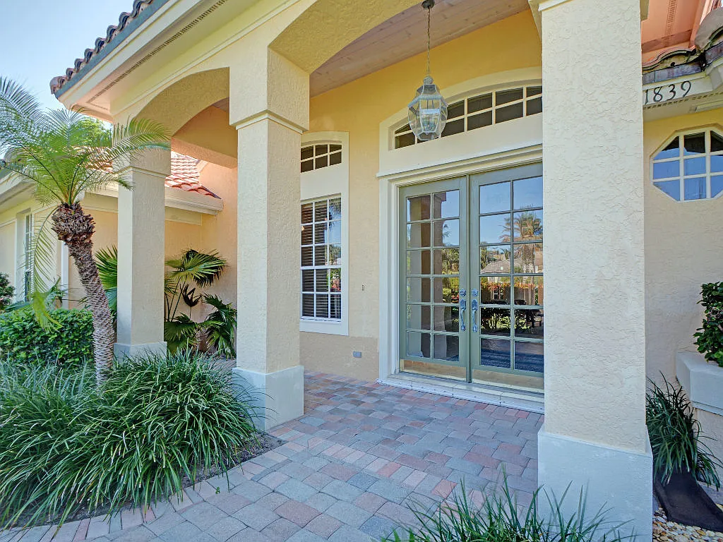 3 bed, 2401 sqft, $10,000 — Photo 2