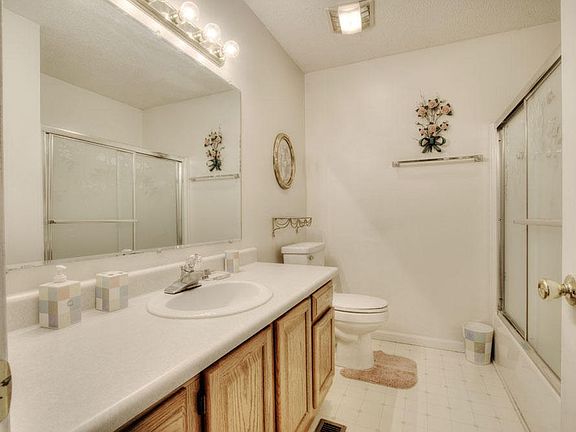 4th image of 2923 Bradford Way