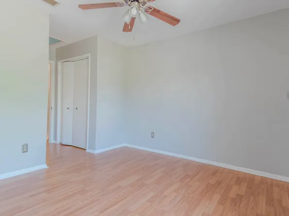 220 Lake Arrowhead Cir, Bear, DE 19701