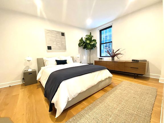 3rd image of 160 E 48th St APT 7B