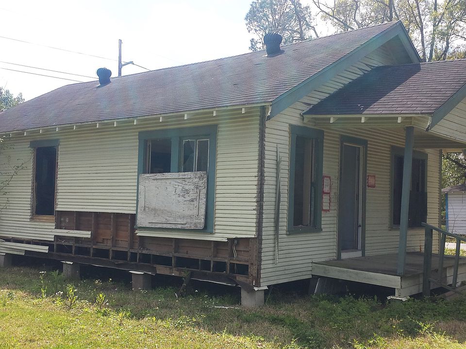 2nd image of 2695 Euclid St