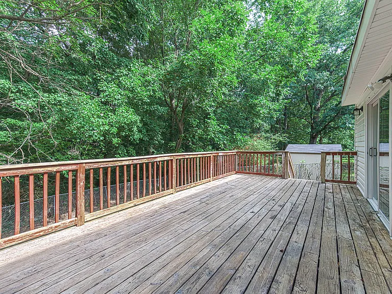 1208 Louis Ln — Photo 21