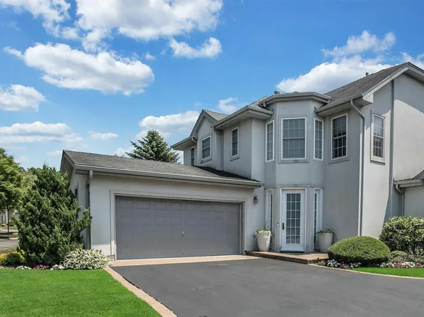 419 Madeira Boulevard #419, Melville, NY 11747