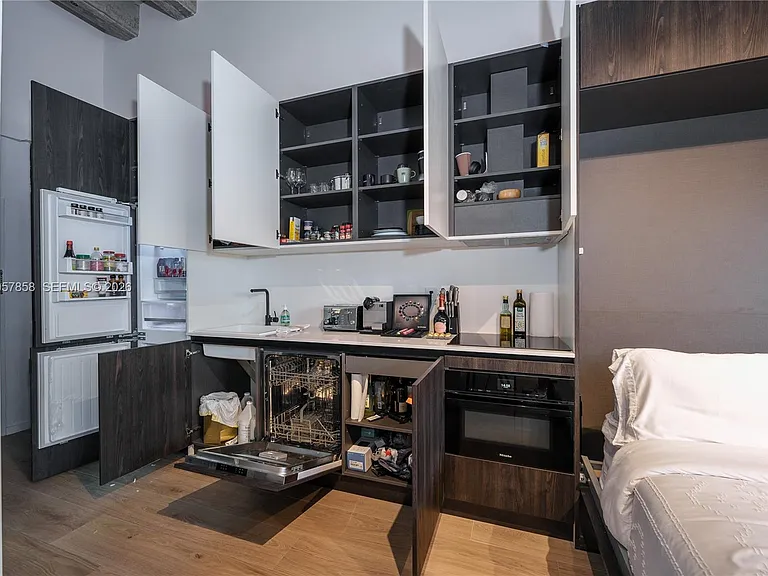 5255 Collins Ave #9E — Photo 55