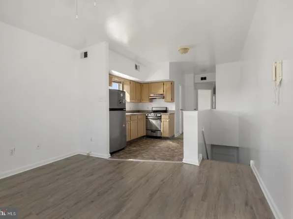 2223 S 15th St #3, Philadelphia, PA 19145