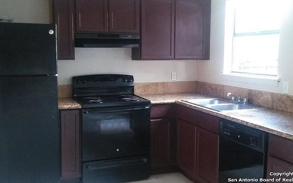 3rd image of 202 Bexar Dr APT 3