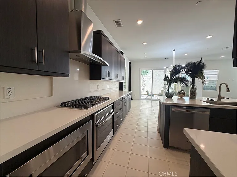 802 Beacon — Photo 7