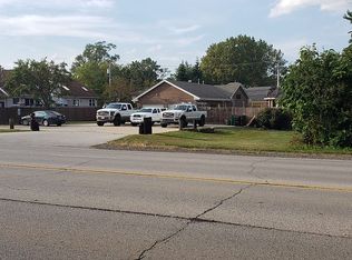 27W054 Roosevelt Rd, Winfield, IL 60190