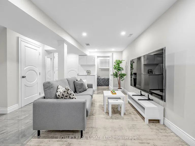623 Dupont St #LOWER LEVEL — Photo 13