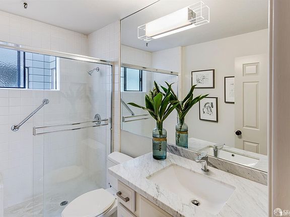 5th image of 2040 Laguna St APT 301