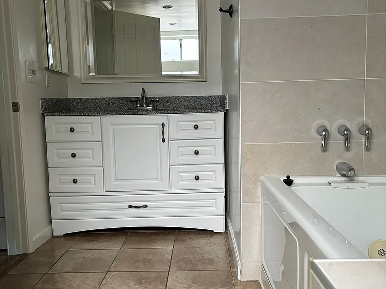 2204 S Bentley Ave #102 — Photo 14