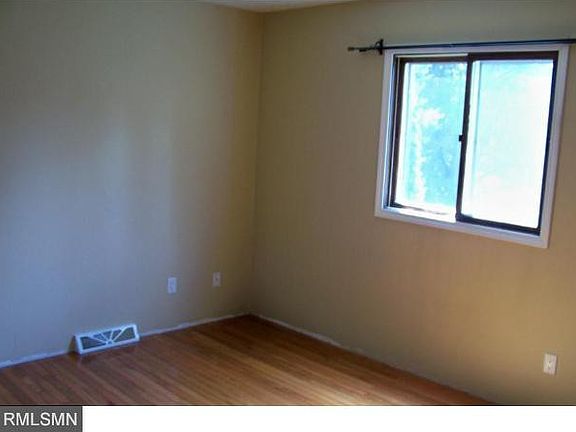 4th image of 20607 Jewell St NE
