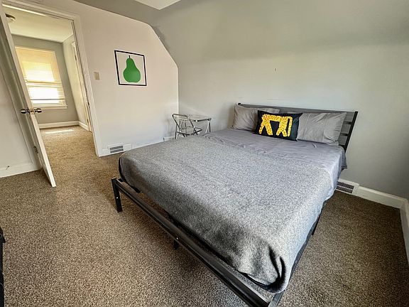 3rd image of 5284 Devonshire Rd #2