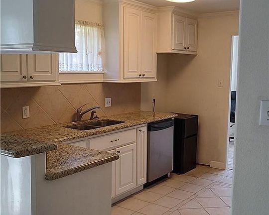 5th image of 2727 Gen Doolittle St