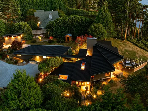 3156 Smugglers Cove Road, Greenbank, WA 98253