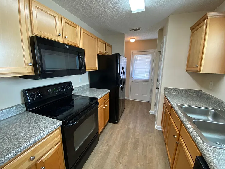 136 Fern Ridge Ct — Photo 3